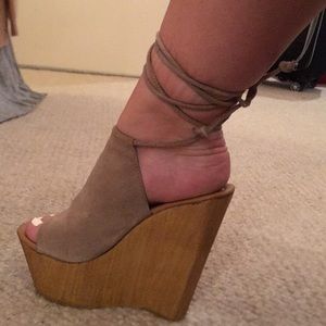 steve madden lace up wedge